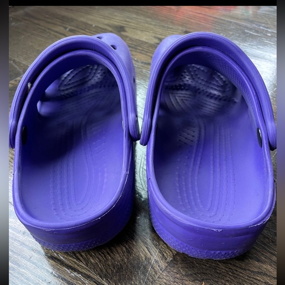 Crocs Neon Purple W9 M7 - Picture 2 of 5